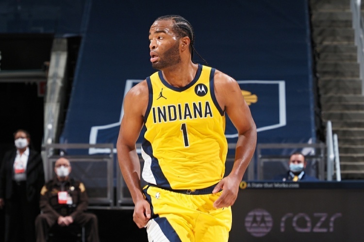 许多国家纷 许多国家纷