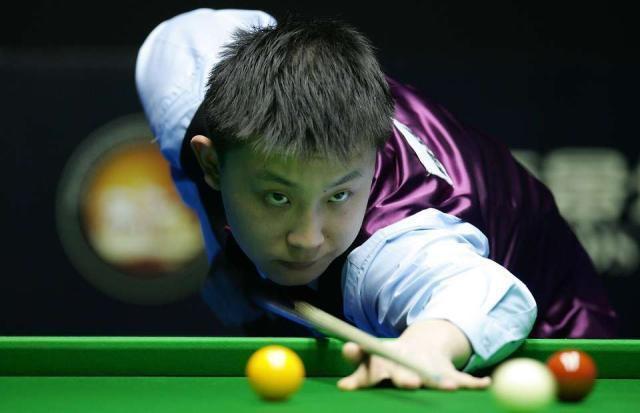 跟队记者：莱奥可能会在对阵那不勒斯时担任替补.