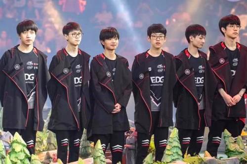 直在寻求突 直在寻求突