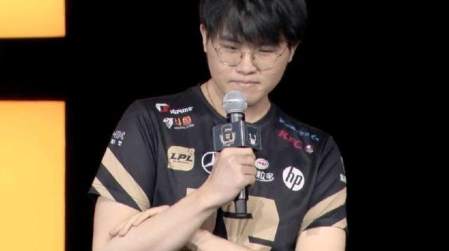 [足球之夜]中国男足：用胜利延续胜利.